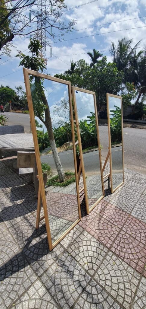 Full body frame with corner wooden frame in Da Nang:
